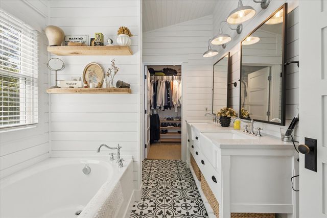 4546 Forest Meadows Drive SE, Grand Rapids, MI 49546