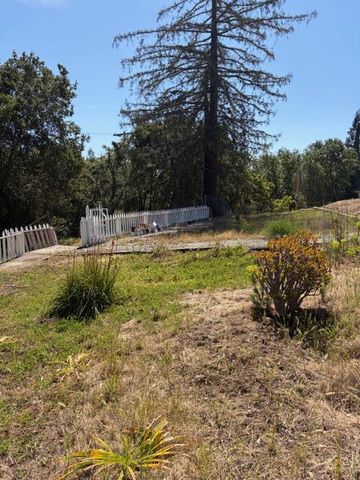 909 Hillcrest Drive, Redwood City, CA 94062