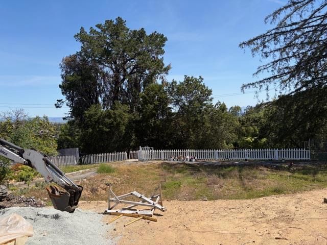 909 Hillcrest Drive, Redwood City, CA 94062