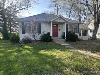 200 N Oakland Avenue, Carbondale, IL 62901