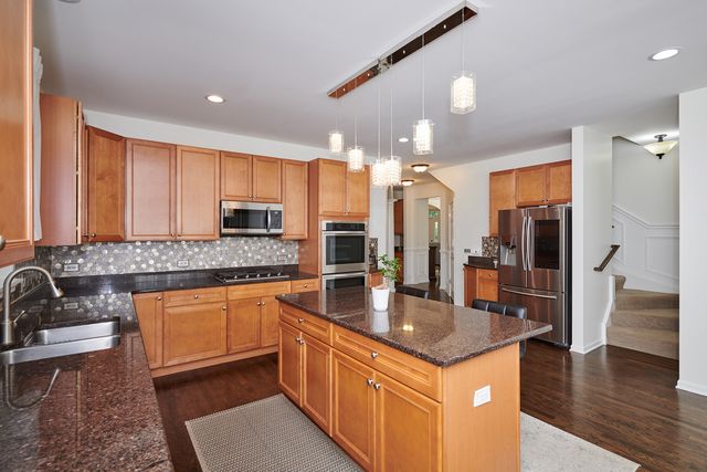 406 Elderberry Lane, Streamwood, IL 60107