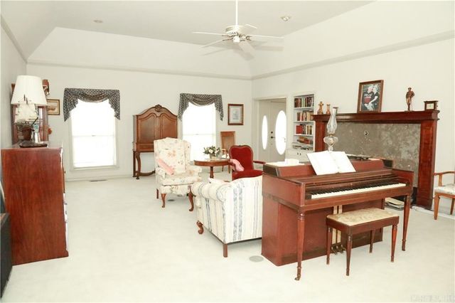 9 Rimrock Rd, Russellville, AR 72802