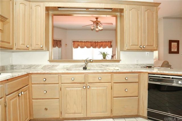 9 Rimrock Rd, Russellville, AR 72802