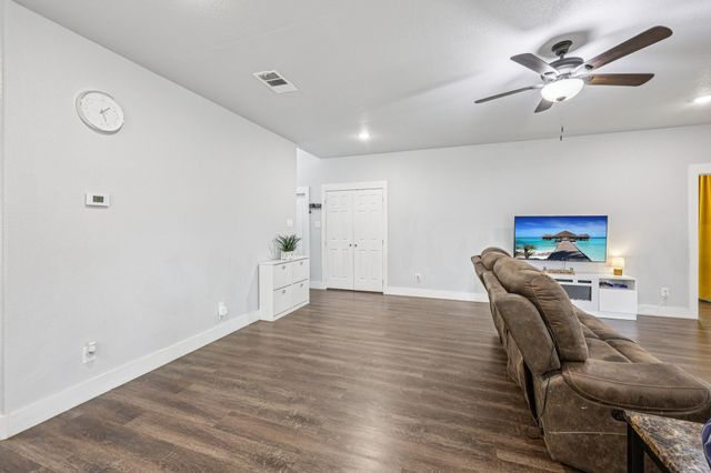 705 Lynnfield Drive, Arlington, TX 76014