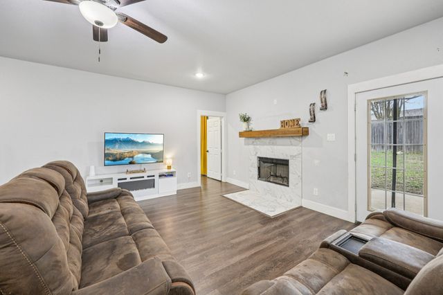 705 Lynnfield Drive, Arlington, TX 76014