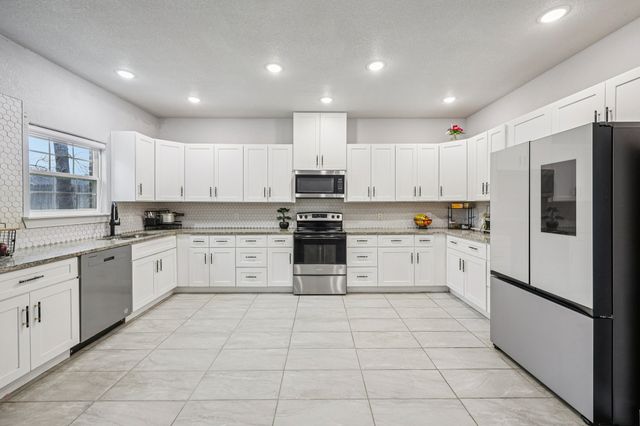 705 Lynnfield Drive, Arlington, TX 76014