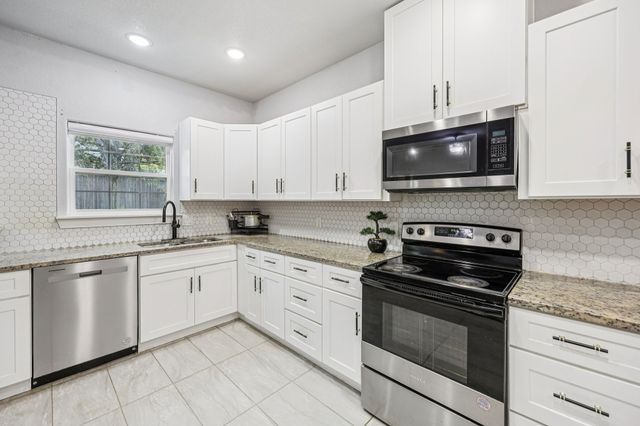 705 Lynnfield Drive, Arlington, TX 76014