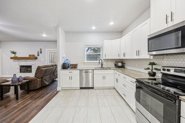 705 Lynnfield Drive, Arlington, TX 76014