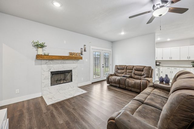 705 Lynnfield Drive, Arlington, TX 76014