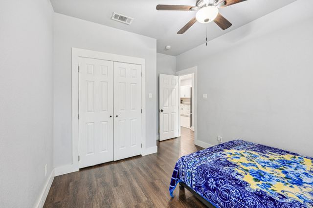 705 Lynnfield Drive, Arlington, TX 76014