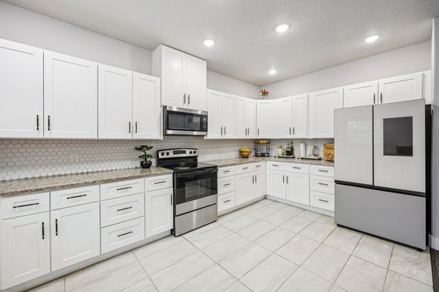 705 Lynnfield Drive, Arlington, TX 76014