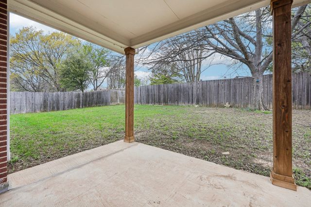 705 Lynnfield Drive, Arlington, TX 76014
