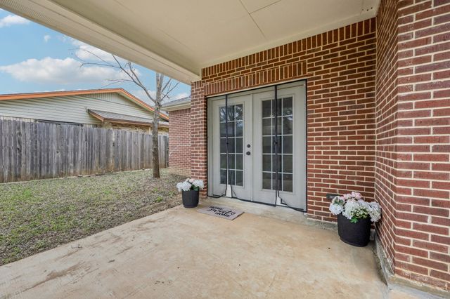 705 Lynnfield Drive, Arlington, TX 76014