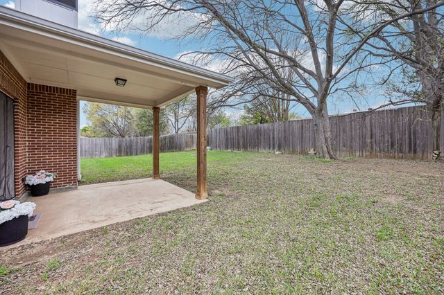 705 Lynnfield Drive, Arlington, TX 76014