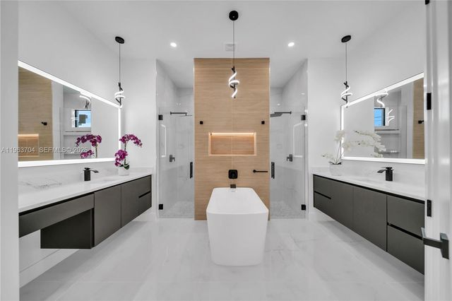 2221 5th PL, Cape Coral, FL 33991