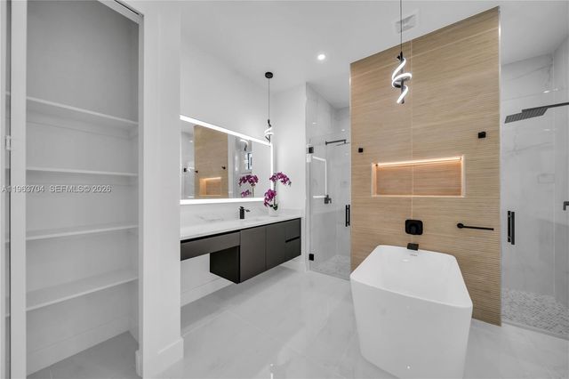 2221 5th PL, Cape Coral, FL 33991