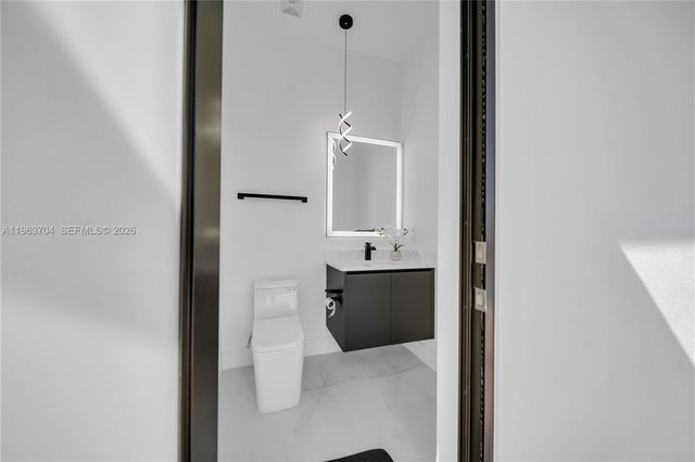 2221 5th PL, Cape Coral, FL 33991