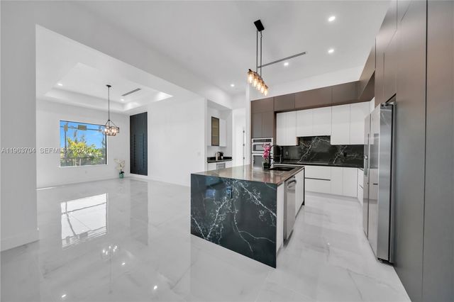 2221 5th PL, Cape Coral, FL 33991