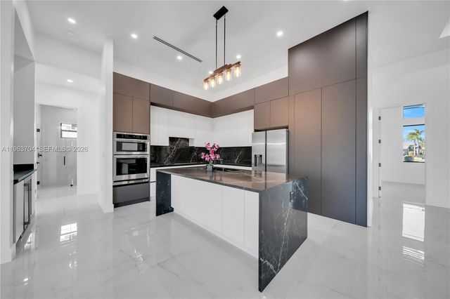 2221 5th PL, Cape Coral, FL 33991