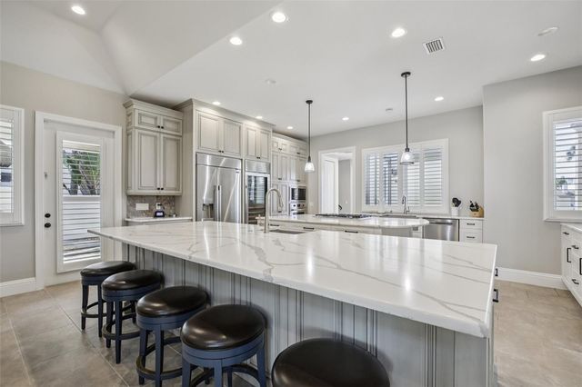 125 S BLVD OF PRESIDENTS, Sarasota, FL 34236