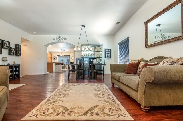 4633 W Cherry Avenue, Visalia, CA 93277