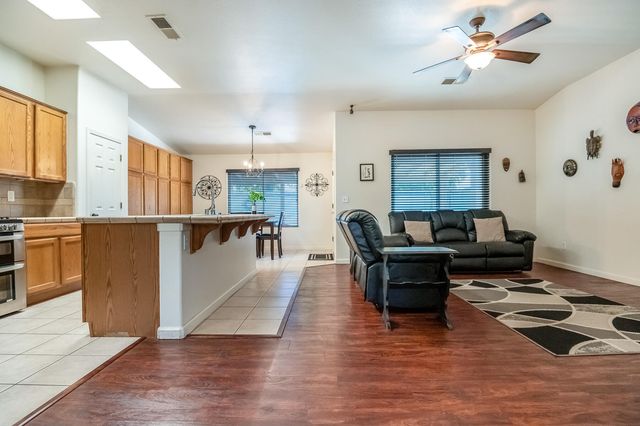 4633 W Cherry Avenue, Visalia, CA 93277