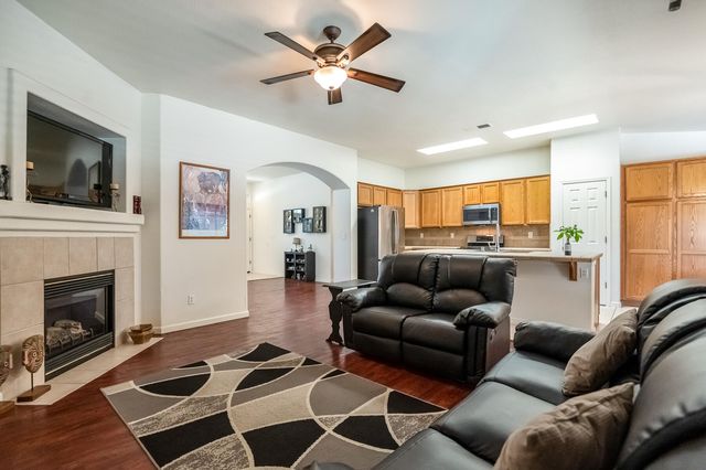 4633 W Cherry Avenue, Visalia, CA 93277