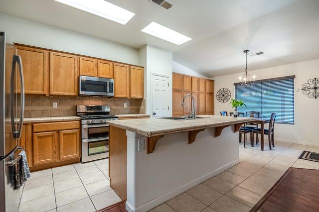 4633 W Cherry Avenue, Visalia, CA 93277