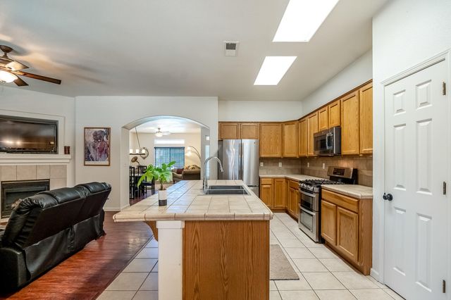 4633 W Cherry Avenue, Visalia, CA 93277