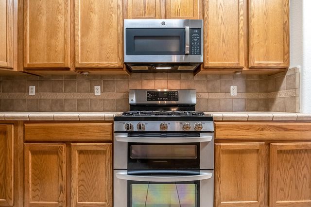 4633 W Cherry Avenue, Visalia, CA 93277