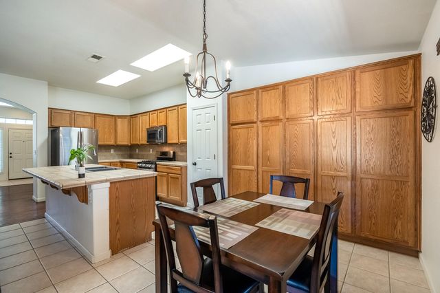 4633 W Cherry Avenue, Visalia, CA 93277