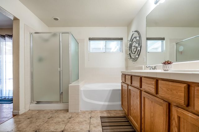 4633 W Cherry Avenue, Visalia, CA 93277