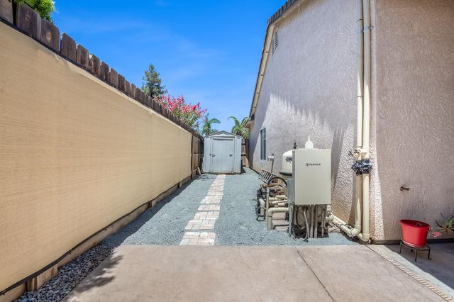 4633 W Cherry Avenue, Visalia, CA 93277