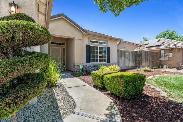 4633 W Cherry Avenue, Visalia, CA 93277