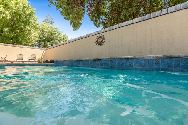 4633 W Cherry Avenue, Visalia, CA 93277