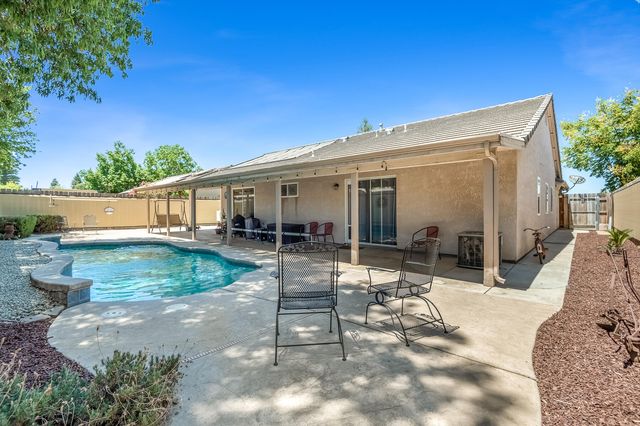 4633 W Cherry Avenue, Visalia, CA 93277