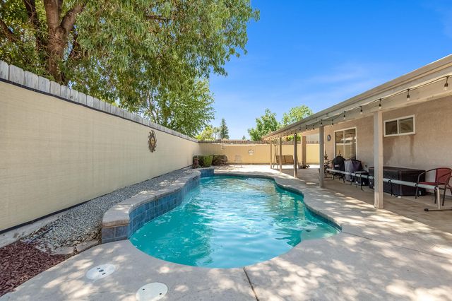 4633 W Cherry Avenue, Visalia, CA 93277