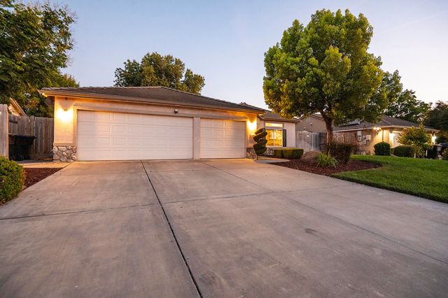 4633 W Cherry Avenue, Visalia, CA 93277