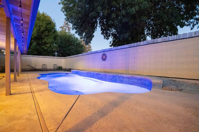 4633 W Cherry Avenue, Visalia, CA 93277