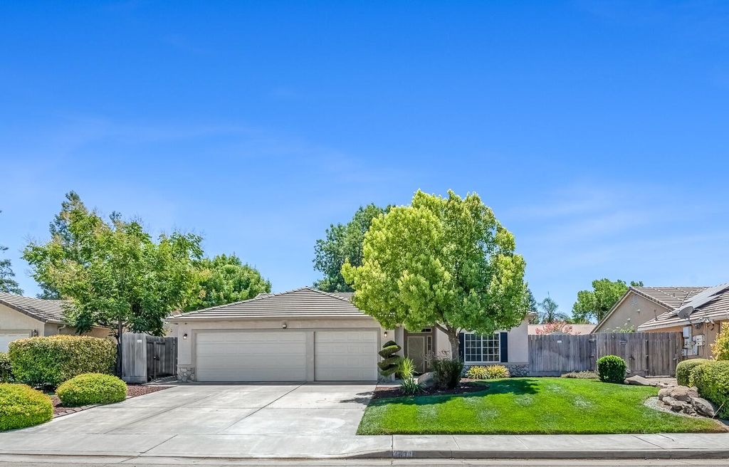 4633 W Cherry Avenue, Visalia, CA 93277