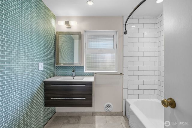 11954 Exeter Avenue NE, Seattle, WA 98125