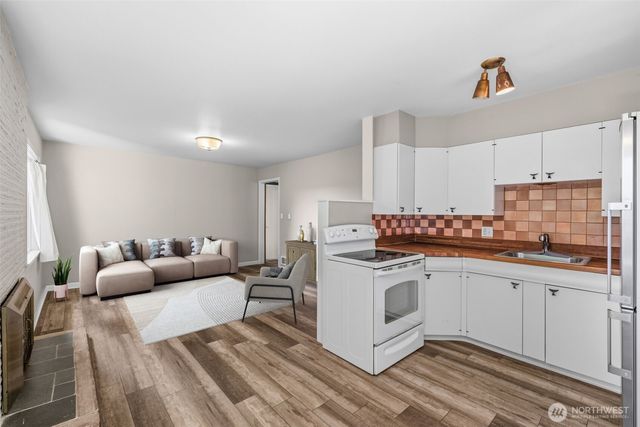 11954 Exeter Avenue NE, Seattle, WA 98125