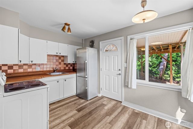 11954 Exeter Avenue NE, Seattle, WA 98125