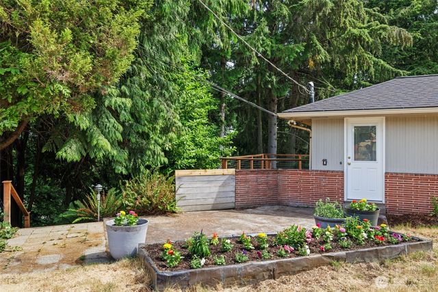 11954 Exeter Avenue NE, Seattle, WA 98125