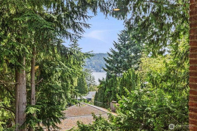11954 Exeter Avenue NE, Seattle, WA 98125