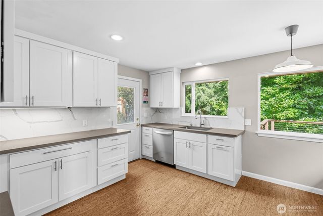 11954 Exeter Avenue NE, Seattle, WA 98125