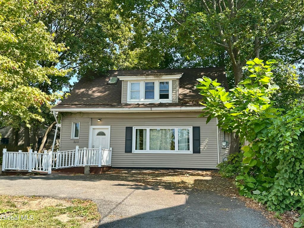 809 Park Avenue, Albany, NY 12208