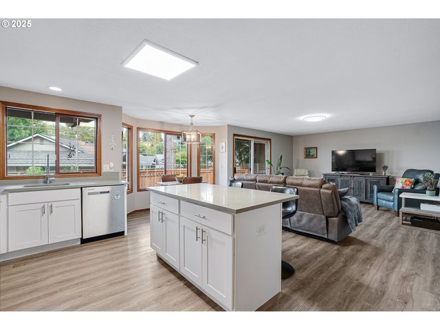 20168 Sw TILLAMOOK Ct, Tualatin, OR 97062