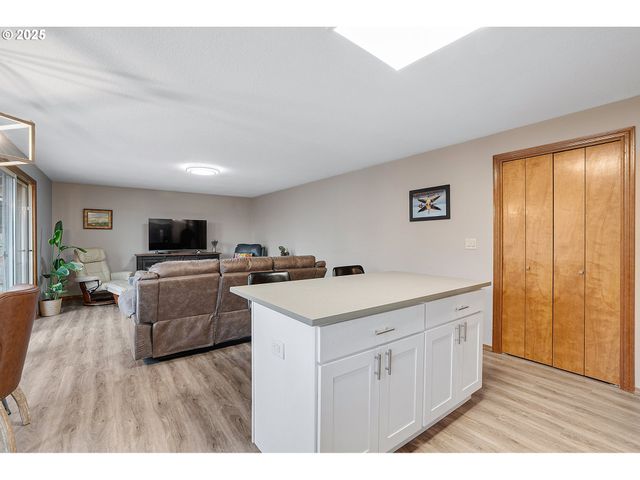 20168 Sw TILLAMOOK Ct, Tualatin, OR 97062