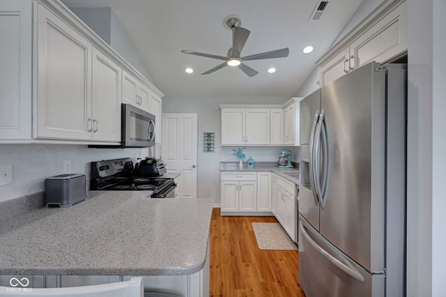 1045 Pin Oak, Mooresville, IN 46158